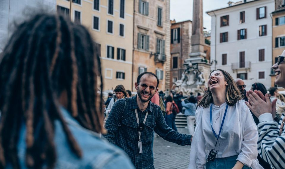10 Wonders of Rome in 3 hours - Piazza Venezia and the Vittoriano: Altar of the Fatherland photos with meaning