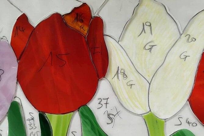 2/3 Hours Art Stained Glass Course in Trastevere - Cutting glass with an oil glass cutter (and why patience counts)
