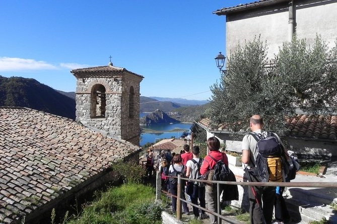 2 days: Hike the peak, Kayak the lake, visit Castle and best food - Cascata delle Vallocchie: a lush waterfall pause