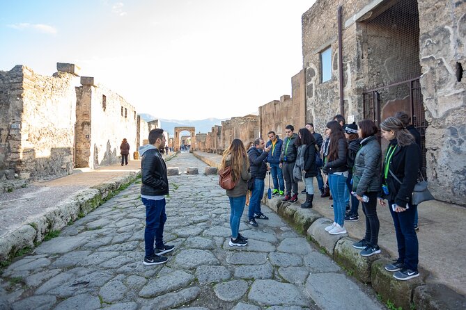 3 Days in Sorrento, Capri & Pompeii: la Dolce Vita - Transfers, guide handoffs, and how to avoid feeling lost