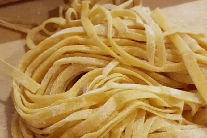3 in 1 Cooking Class near Navona: Fettuccine, Ravioli & Tiramisu - Fettuccine from scratch: choosing your sauce for the final plate