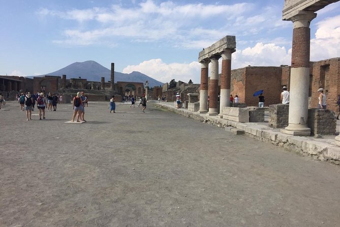 All-Inclusive Pompeii Tour with Guide, Lunch & Ticket from Rome - 7:30 Departure and the Air-Conditioned Ride from Viale Castro Pretorio