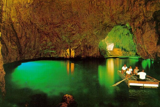 Amalfi Coast Positano and Emerald Grotto Fullday from Rome - Emerald Grotto (Grotta dello Smeraldo): What the Tour Inside Actually Looks Like