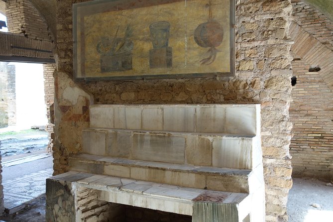 Ancient Ostia Antica Semi-Private Day Trip from Rome by Train with Guide - How the 2.5-hour walk stays manageable
