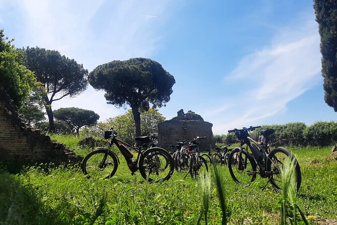 Appian Way Aqueducts Bike Tour (Catacombs & Lunch Option) - Why the Appian Way feels different from central Rome