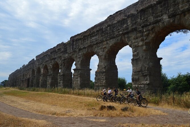 Appian Way Bike tour Underground with Catacombs & Lunch - Catacombe di San Callisto: the underground cemetery experience