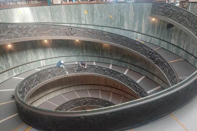 Audio guide in Vatican Museums and Sistine Chapel - The one-way museum route: freedom with limits