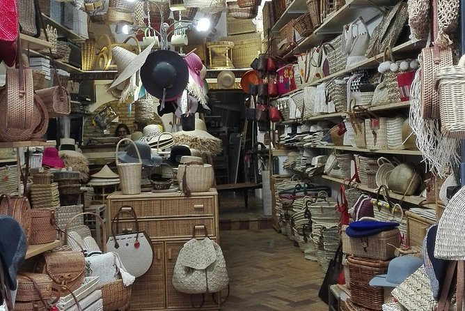 Authentic Roman shopping and fashion experience - Palazzo Montecitorio and the Egyptian Obelisk Stop