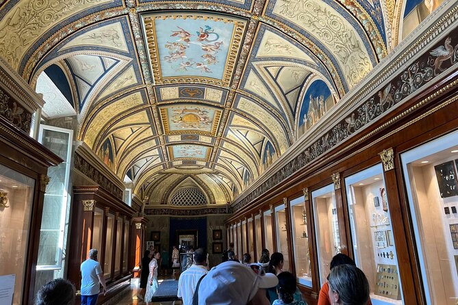 Best Guided Tour To Vatican Museums And Sistine Chapel - Crowd control and what to expect in your pace