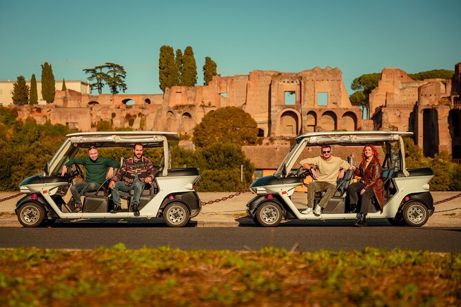 Best of Rome by golf cart - private tour larger groups - Piazza Navona and Trevi Fountain: the first photo-rich stops
