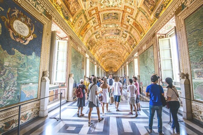 Best of the Vatican Tour: Fast Track Highlights - Pace, Crowds, and the 20-Person Group Dynamic