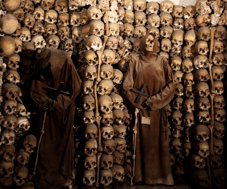 Bone Crypts & S. Clemente ENGLISH tour - tickets included - Colosseum area from the outside: gladiator context without the long ticket line