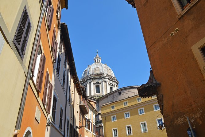 Campo dè Fiori Market and Trevi Fountain Food and Wine Tour in Rome - Guides like Andrea, Guilia, Greta, and Maria shape the whole day
