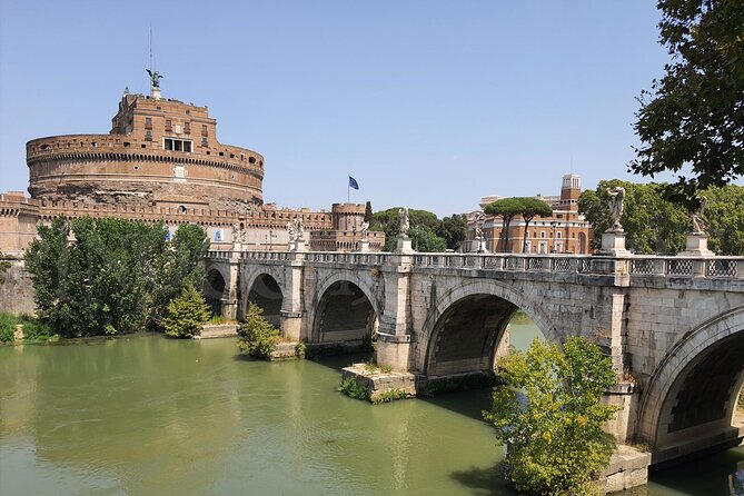 Castel Sant'Angelo Pantheon & Piazza Navona Tour for Kids and Families in Rome - Piazza Navona: fountains, an obelisk, and landmarks kids can point at