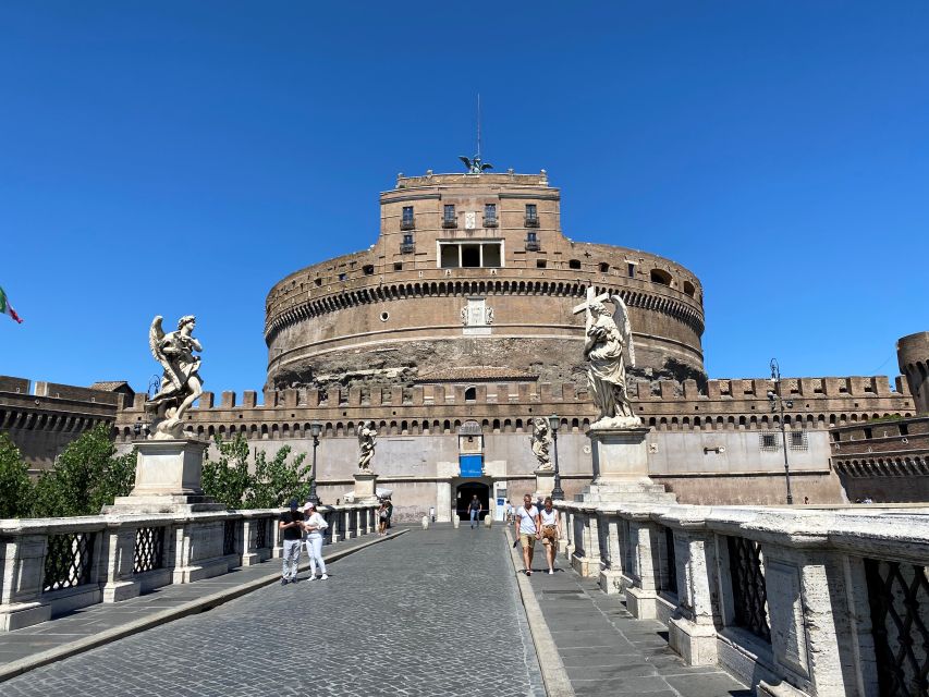 Castel Sant'Angelo Skip the line Ticket with Hop-on Hop-off - Castel Sant’Angelo: the fortress that overlooks the River Tiber