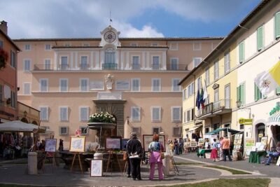 Castelgandolfo Pontifical Villas - Summer Residence of the Pope from Rome - Getting there: pickup, driver, and skip-the-line entry