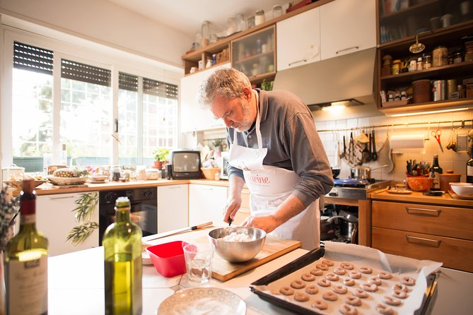 Cesarine: Home Cooking Class & Meal with a Local in Rome - Finding your way in Rome: meeting point and the address privacy trick