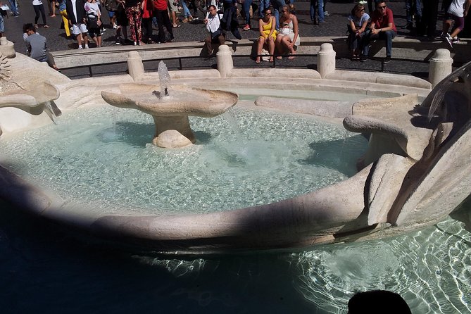 City walk through Spanish steps, Trevi fountain, Pantheon, Navona, Angel Castle - Stop 7: A short pause by the Tiber, Fiume Tevere and bridge life
