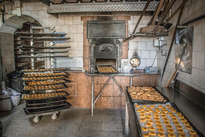 Classic Half-Day Wine Tour in Frascati with Lunch - Stop 2: Frascati Centro storico Walk with a Local Guide Vibe