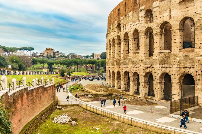 Colosseum Express Group Tour Experience - What to watch for at the gates: security and IDs