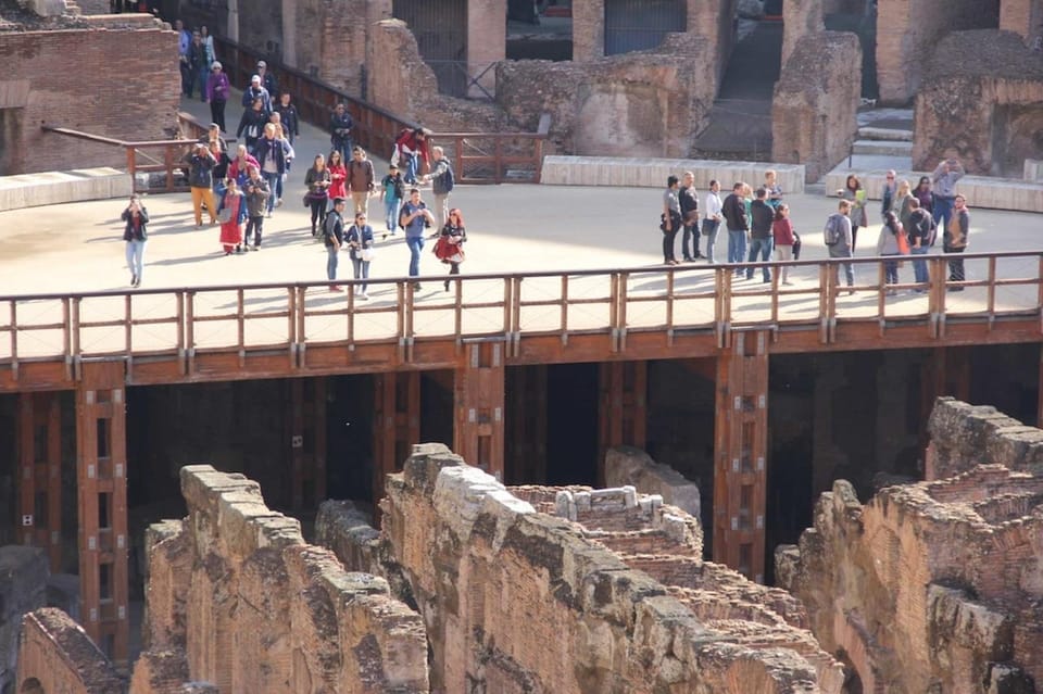 Colosseum Gladiators Gate & Arena Express Guided Tour - 1 hour inside the Colosseum: what the group size changes