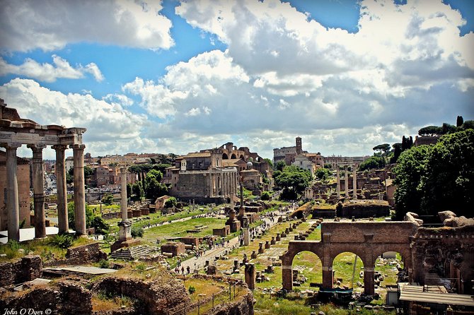 Colosseum guided tour with Virtual Reality - Arch of Constantine: a quick stop with real meaning
