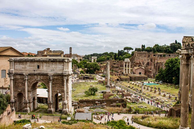 Colosseum, Roman Forum and Palatine Hill Tour With Audio - The Roman Forum: Where You’re Looking at Temples and Government Buildings