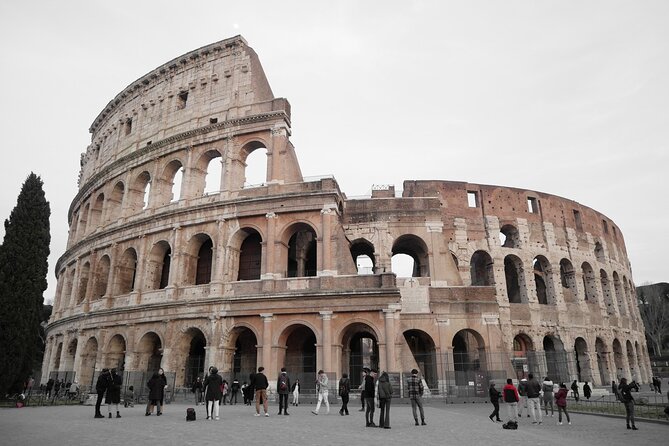 Colosseum, Roman Forum and Palatine Hill with Isuf - A small-group Colosseum, Forum, Palatine Hill tour with Isuf