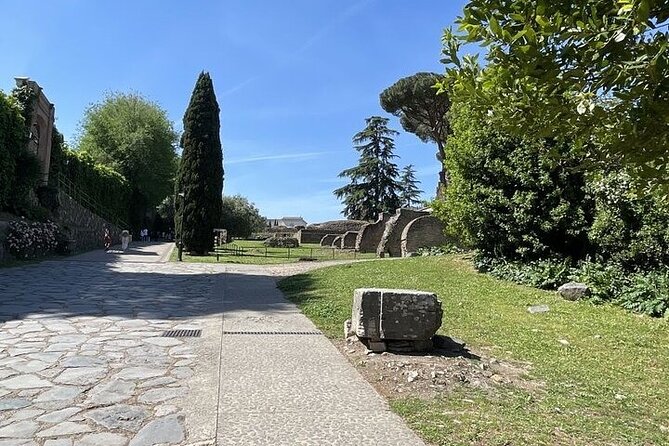 Colosseum, Roman Forum & Palatine Hill Admission With Audio Guide - Small-group feel without the heavy guide schedule