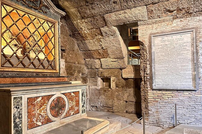 Colosseum, Roman Forum, Palatine & Mamertine Prison - Via Sacra and the Roman Forum stop that makes it click