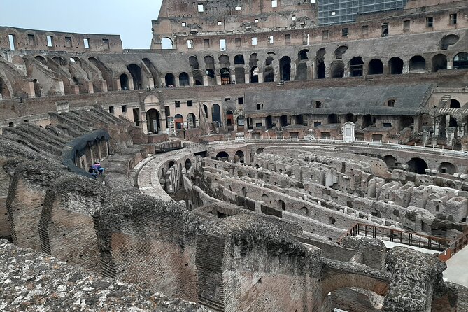 Colosseum Underground Guided Tour - Entering the Colosseum and finding the right meeting spot