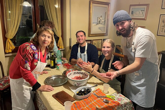 Cooking & eating with Locals in their home kitchen in Rome - Your “from scratch” flow: cooking to the dining table