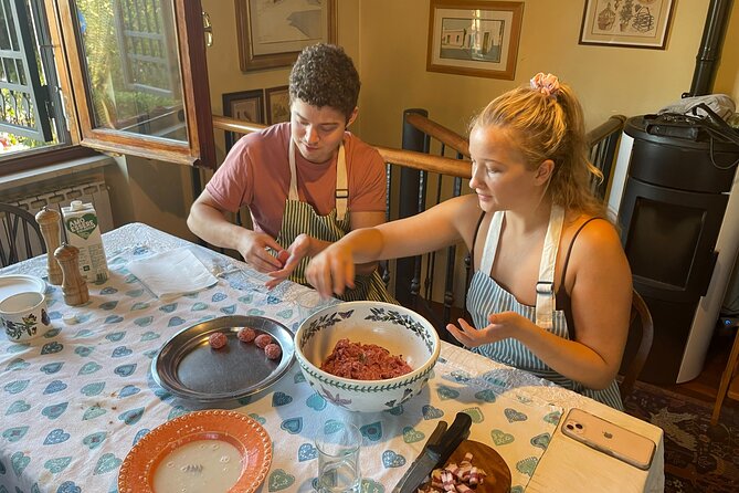 Cooking & eating with Locals in their home kitchen in Rome - Menu flexibility: allergies, swaps, and focusing on what you want