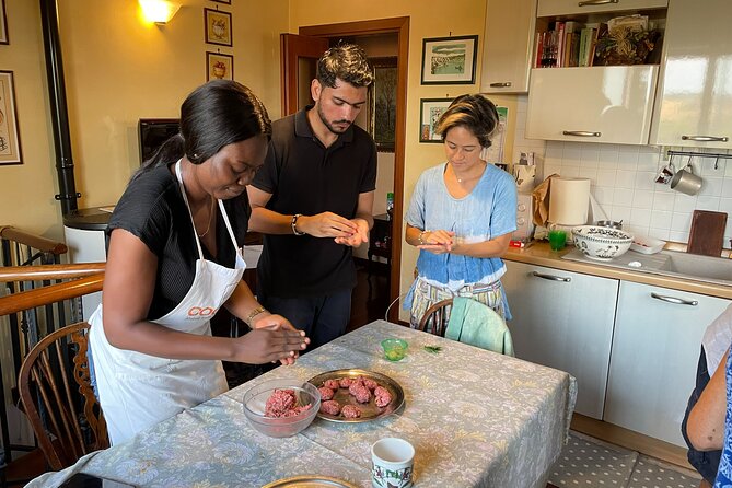 Cooking & eating with Locals in their home kitchen in Rome - The real reason this feels different from a restaurant