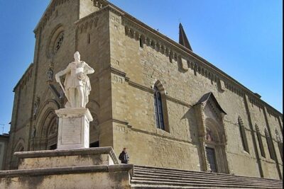 Cortona and Arezzo Full-Day Small-Group Tour from Rome - Piazza Grande in Arezzo: The City Square You Feel in Your Bones