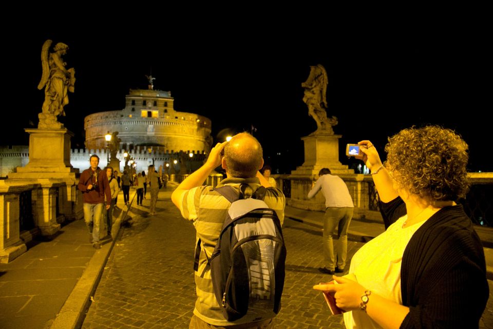 Dark Heart of Rome - Facts, Legend & Mystery Walking Tour - Piazza Farnese: a well-lit pause in the middle of the creepiness