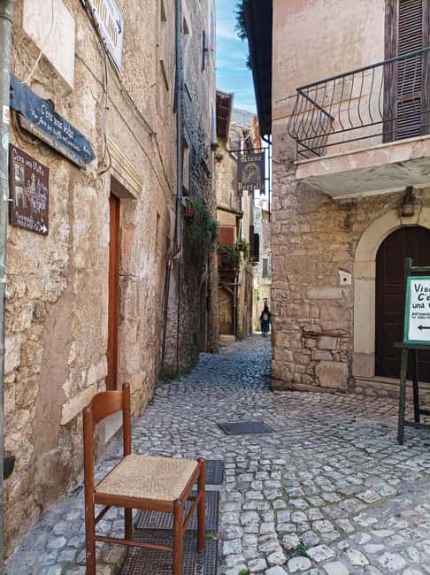 Day trip from Rome: Garden of Ninfa and village of Sermoneta - Sermoneta Castle: ticketed add-on and the drama of the setting