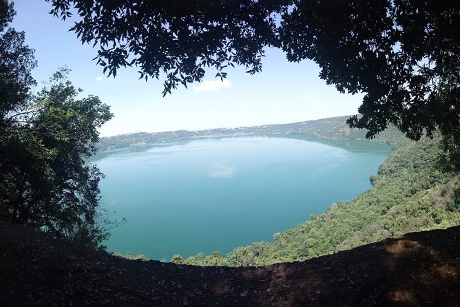 Day-trip from Rome to Roman Hills with lunch / picnic included - Castel Gandolfo and Lake Albano: The “Papal Palace” Area Moment
