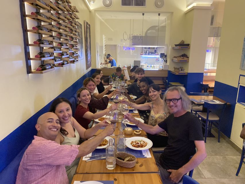 Delicious Roman dinner & Juicy Roman history - Piazza Navona aperitif: where the stories start (and the wine flows)
