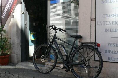 E-bike rental - The e-bike setup: lights, anti-puncture tires, racks, and safety basics