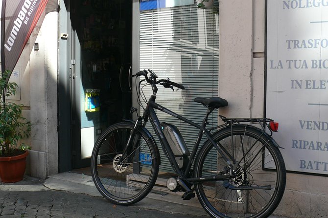 E-bike rental - The e-bike setup: lights, anti-puncture tires, racks, and safety basics