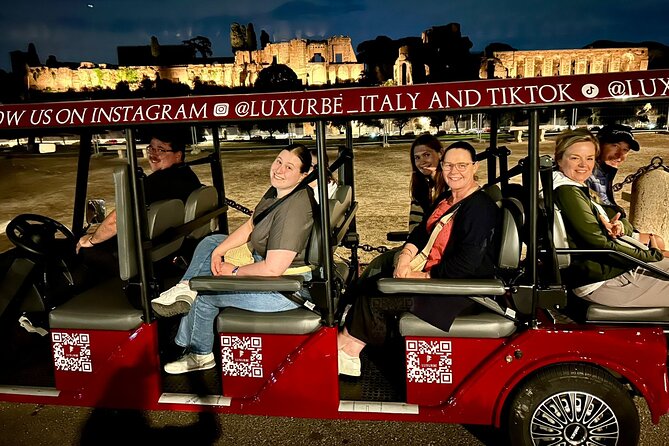 E-Tuk Tour: Rome by Night - Piazza del Popolo 11: getting on the right E-Tuk