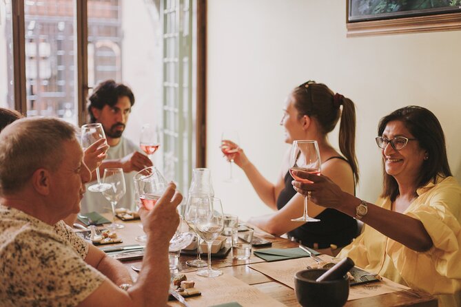 EAT AND DRINK LIKE A LOCAL - Wine Tasting in Trastevere w/ Gelato - Why Wine and Gelato in Trastevere Makes Sense