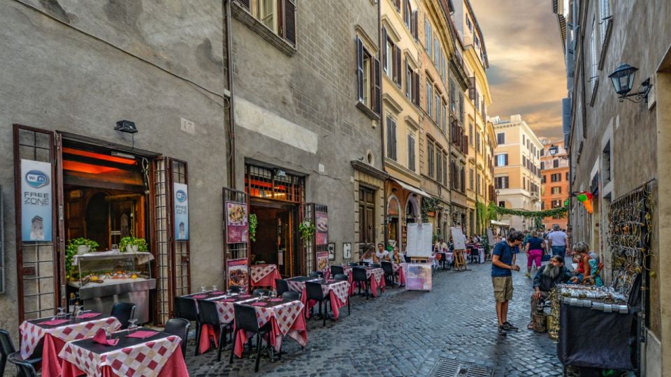 Eat as the Romans do: Trastevere Street Food Experience - The tastings that define Roman street food: suppli, calzone, and pizza