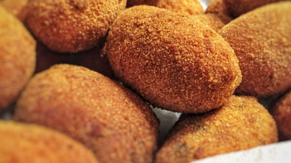 Eat as the Romans do: Trastevere Street Food Experience - Parmigiana, arrosticini, and bruschetta: when the street turns hearty