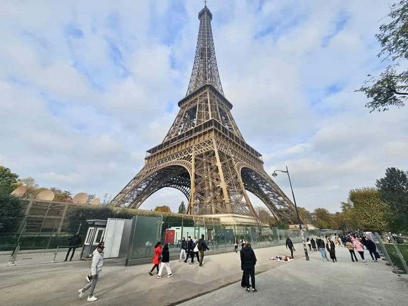 Eiffel Tower: Ticket to Summit or 2nd Floor by Elevator - What to bring, what not to bring, and comfort tips