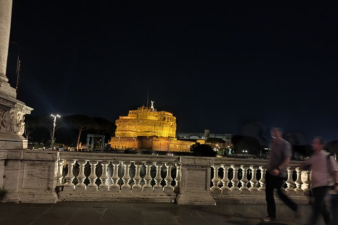 Elegant Rome by Night Tour with Local Driver-Guide & Dinner - Castel Sant’Angelo angles and Piazza Venezia’s famous political backdrop