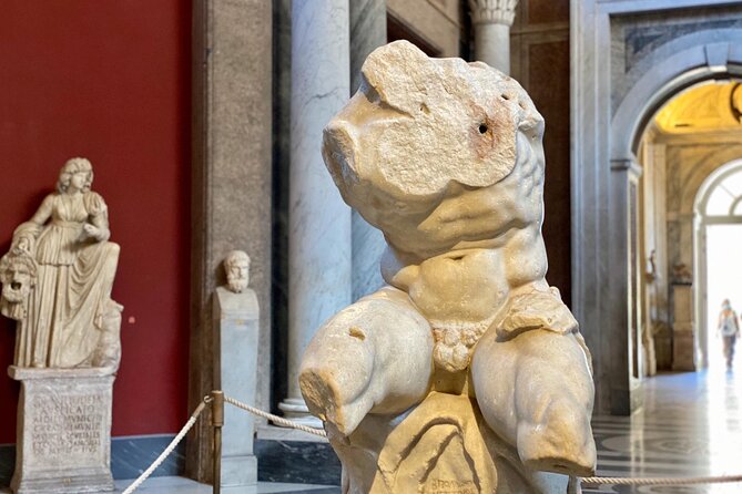 English Vatican Museums with Sistine Chapel Tour - Inner courtyard moments: Romans, popes, and a St. Peter’s dome photo