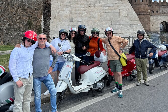 English: Vespa Tour Rome- Experience like a Roman - Start at Centro Moto Colosseo and get your bearings fast