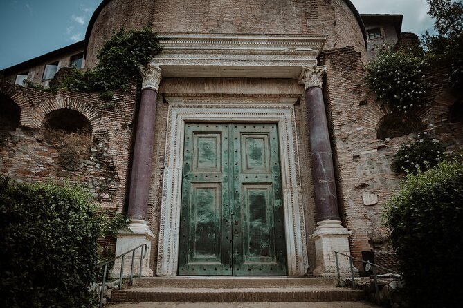 Exclusive Colosseum Underground & Roman Forum tour (Max 6 Guests) - Arch of Constantine: a smart 15-minute pause